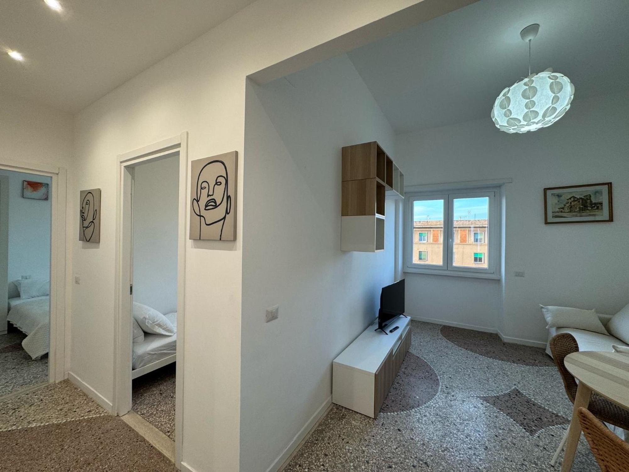 Stylish In Rome's Trendy Hub Apartment *
